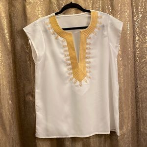 NWOT Lightweight white tunic with embroidered bodice❤️🌺🌴